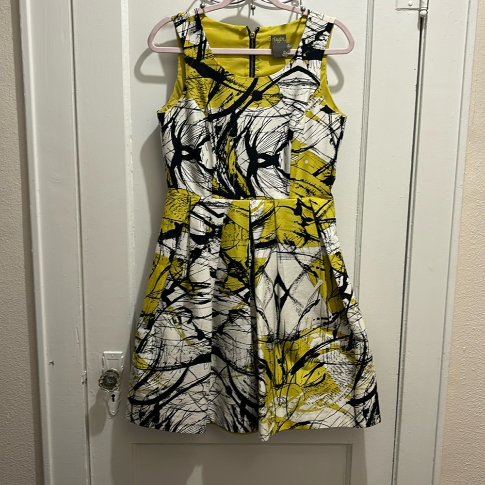 Taylor Colorful Dress with Pockets Size 6